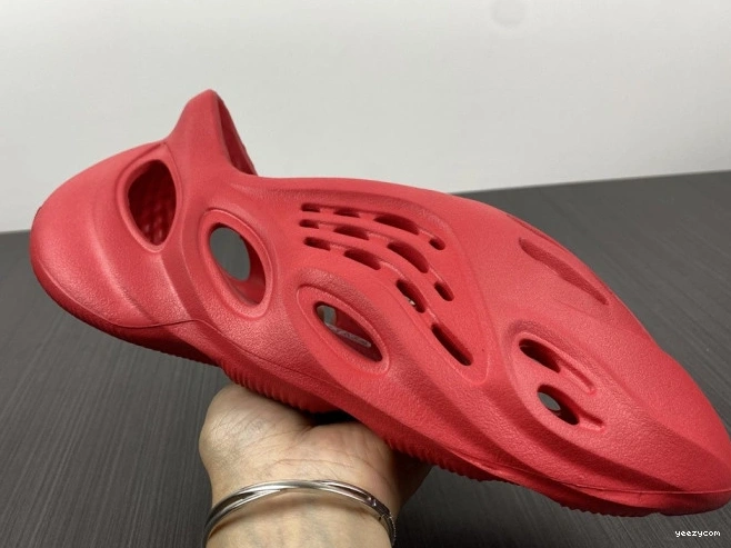 Red Foam Adidas CW3355 Yeezy 0929